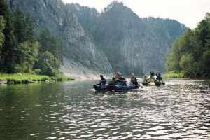 Сплав по горным рекам Урала – великолепный вид водного туризма